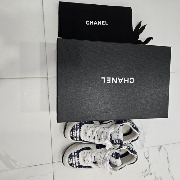 CHANEL White and Navy Tweed Athletic Sneakers - Picture 5 of 7